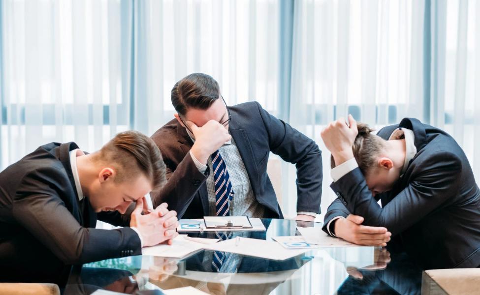 认为货币因素决定利率的理论是_货币策略_数字货币市场的心理战:分析投资者决策中的情绪因素